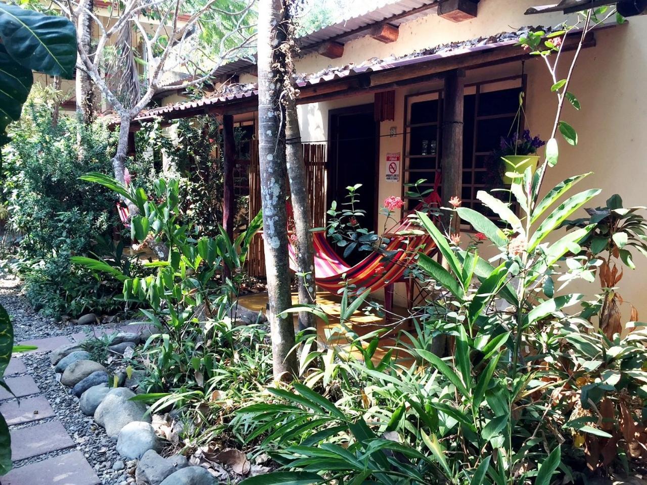 Hotel Tropical Sands Dominical Exterior photo